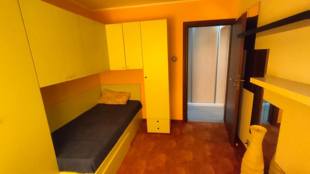 Duck Apartment Bukarest Exterior foto